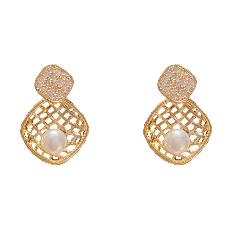 Eaioncol Openwork Rhombus Pearl CZ Stud Gold