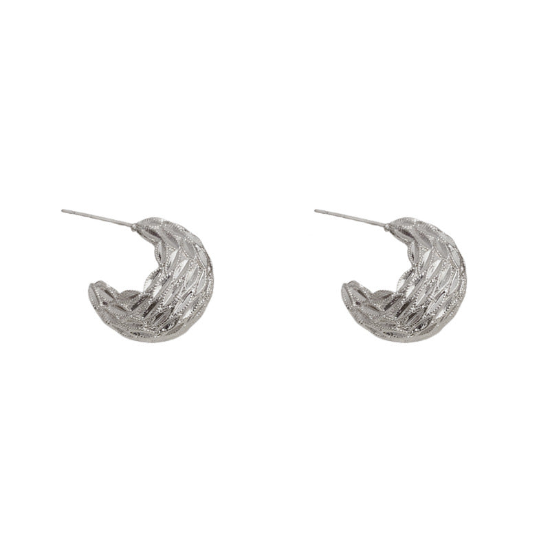 Luxury Metal Textured C-Shaped Hoop Earrings – Geometric Design