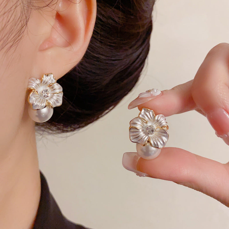 Luxury White Petal Pearl Stud Earrings – Floral Design