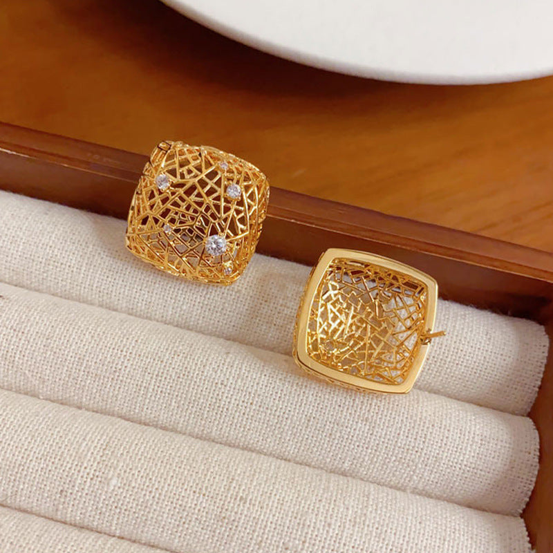 Elegant 18K Gold Metal Square Grid Stud Earrings – Geometric Design