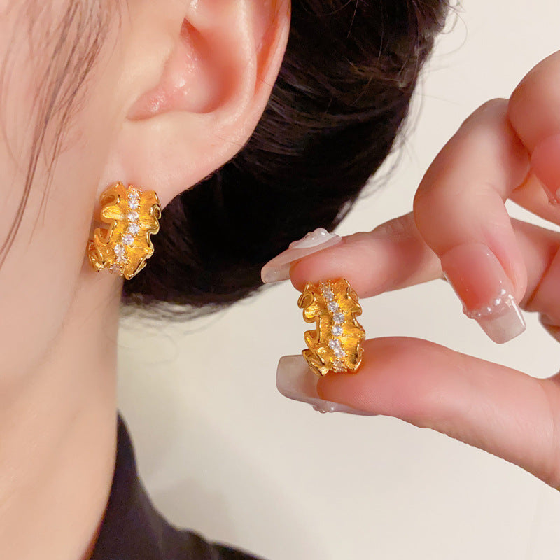 Elegant Irregular Pleated Lace C-Shaped Earrings – Geometric Design
