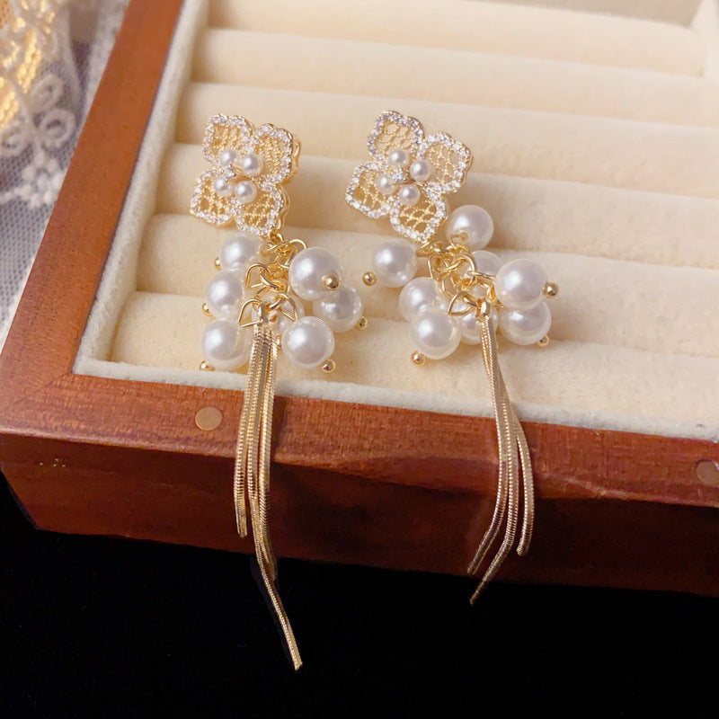 Luxury 4-Leaf Flower Long Pearl Tassel Drop Earrings – Elegant Design