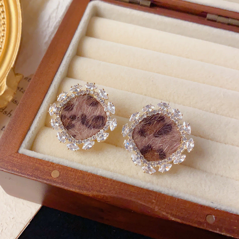 Elegant Leopard Pony Hair Rhombus Stud Earrings – Geometric Design