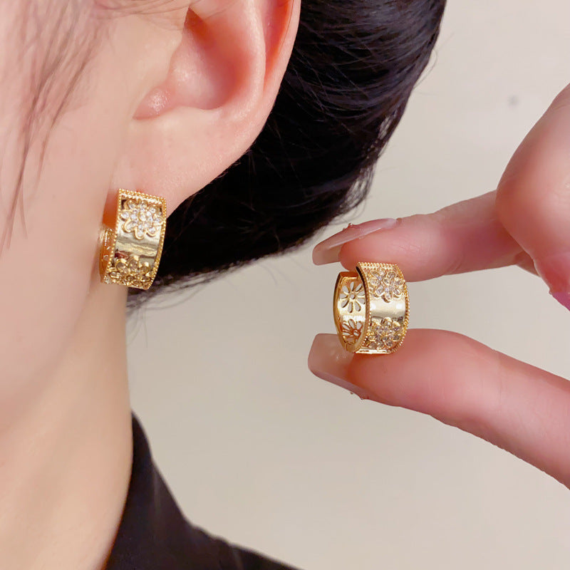 Elegant Metal Petal Hoop Earrings – Geometric French Retro Design