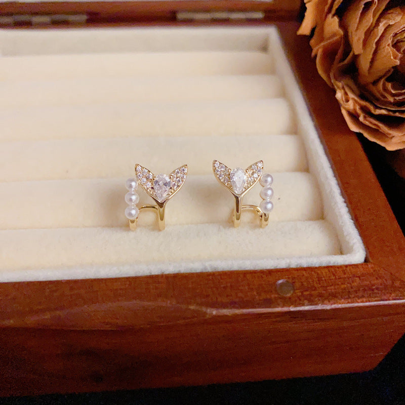 Gold/Silver Pearl Zircon Fishtail Stud Earrings – Elegant Design