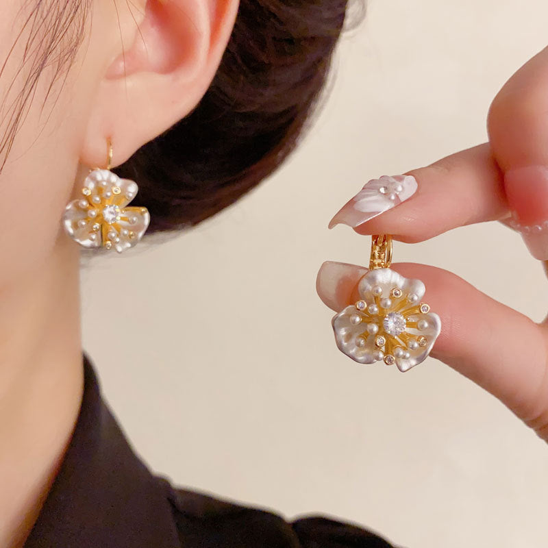 Elegant Zircon Pearl Petal Ear Cuff Earrings – Floral Design